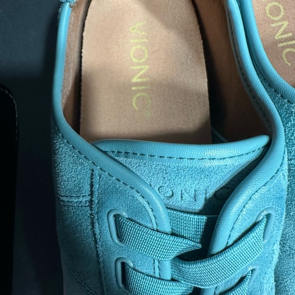VIONIC Teal Suede Sneakers size 6 pre owned Exellent condition. - Picture 5 of 8